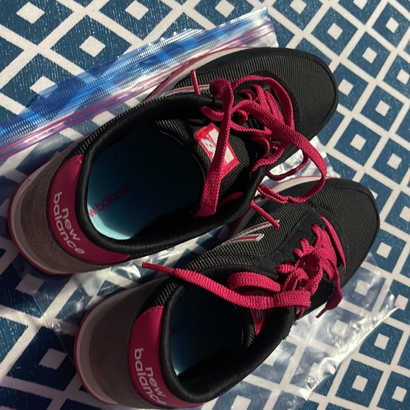 Worn twice WL501SHK New Balance sneakers in black/pink with white trim - Picture 2 of 5